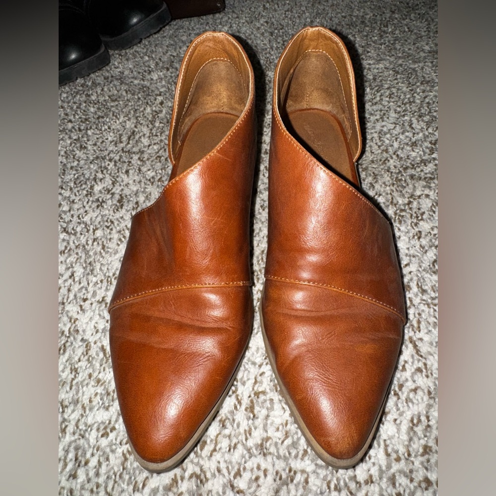 Universal Thread Tan Leather Loafers